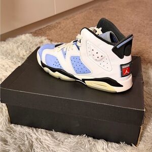 Jordan Kids' Retro Sneakers in White and Light Blue